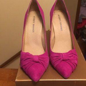 Violet Audrey Brooke suede pump
